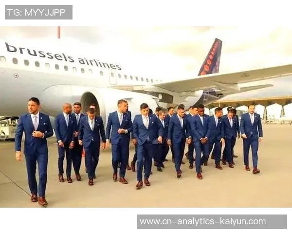 足球明星西装时尚风潮解析如何在赛场外展现个人魅力与品位